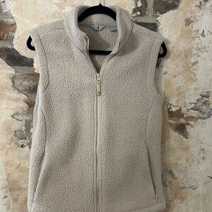 Ascend Cream Sherpa Vest Outdoor Essential